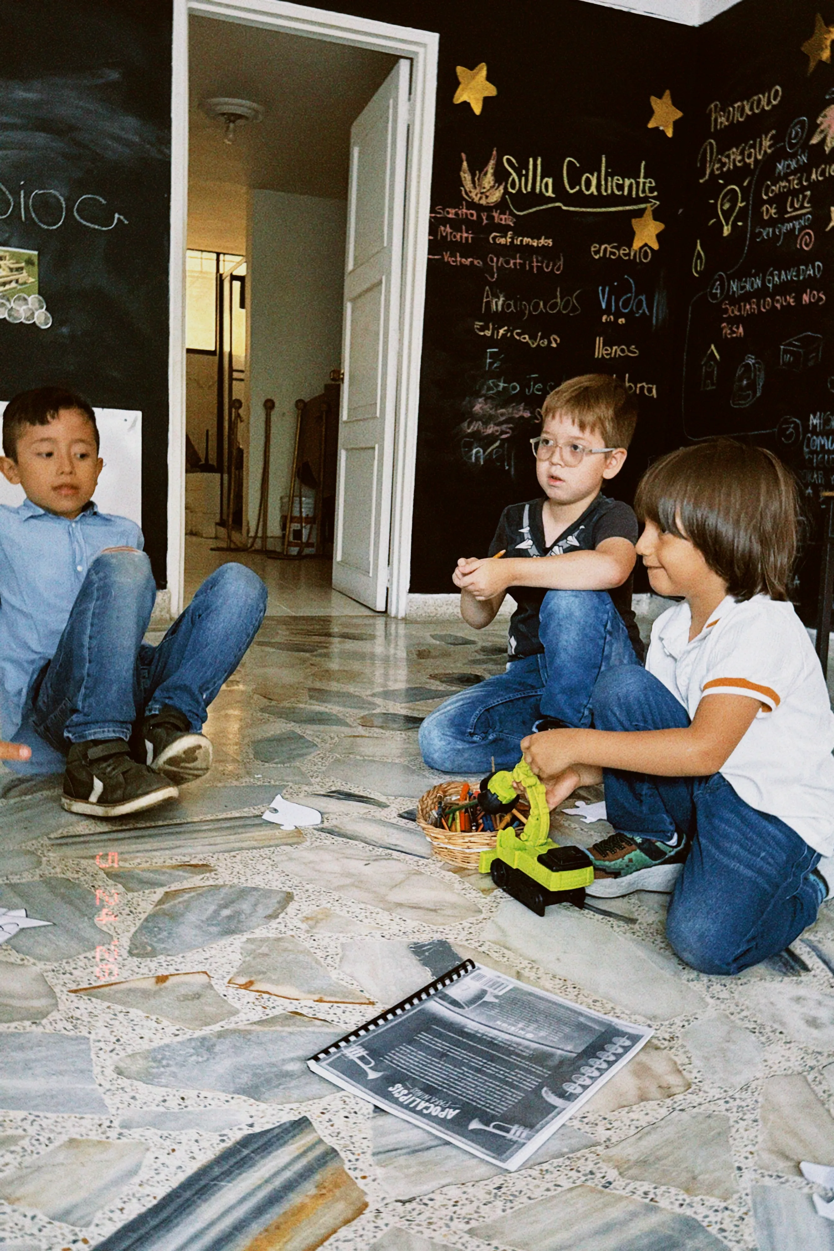 Niños de La Casa del Padre en su clase